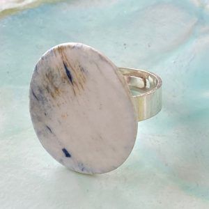 anillo de cerámica con tonos azules y blancos - Cecilia