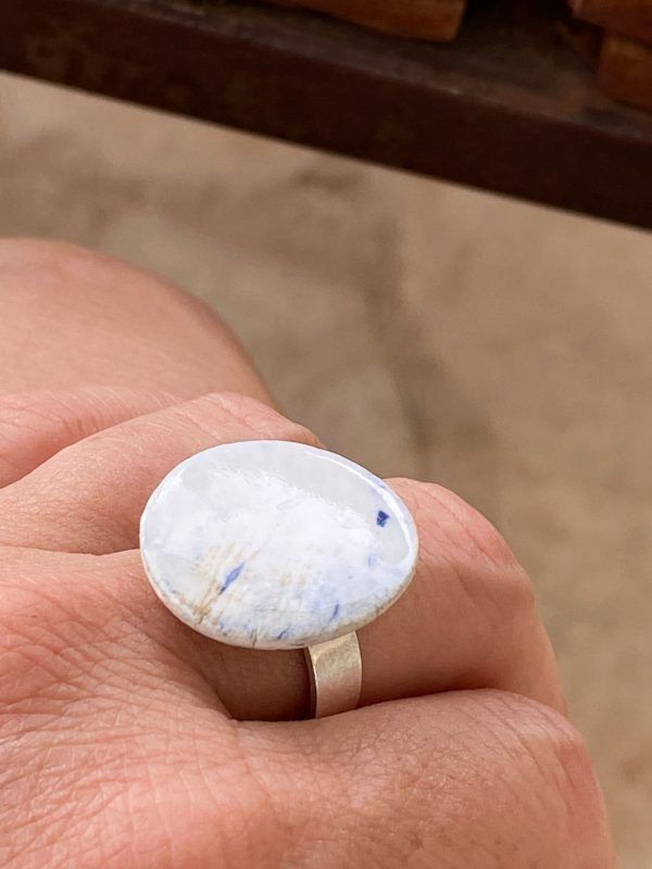 anillo de ceramica con tonos azules y blancos Cecilia